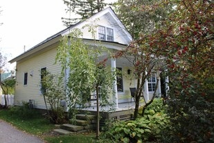 7 High St in Middlebury, VT - Building Photo