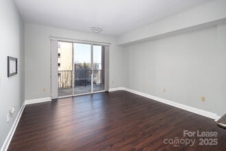 300 W 5th St in Charlotte, NC - Building Photo - Building Photo