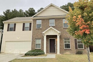 4032 Oak Field Dr in Loganville, GA - Building Photo