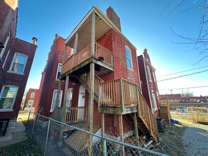 3333 California Ave, Unit 2F in St. Louis, MO - Foto de edificio - Building Photo