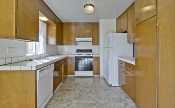 301 College Ave in Palo Alto, CA - Building Photo - Building Photo