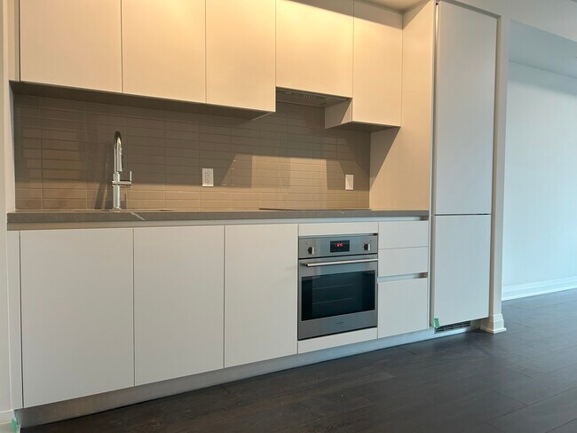 4015 The Exchange in Mississauga, ON - Building Photo - Building Photo