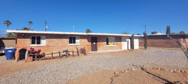 7001 E Calle Canis in Tucson, AZ - Building Photo