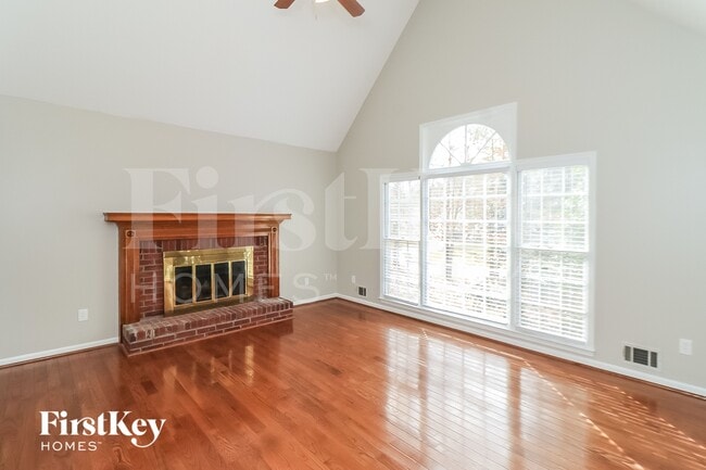 4814 Westbourne Dr in Powder Springs, GA - Foto de edificio - Building Photo