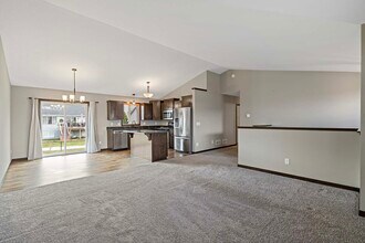 7713 Lambert Cir NE in Otsego, MN - Foto de edificio - Building Photo