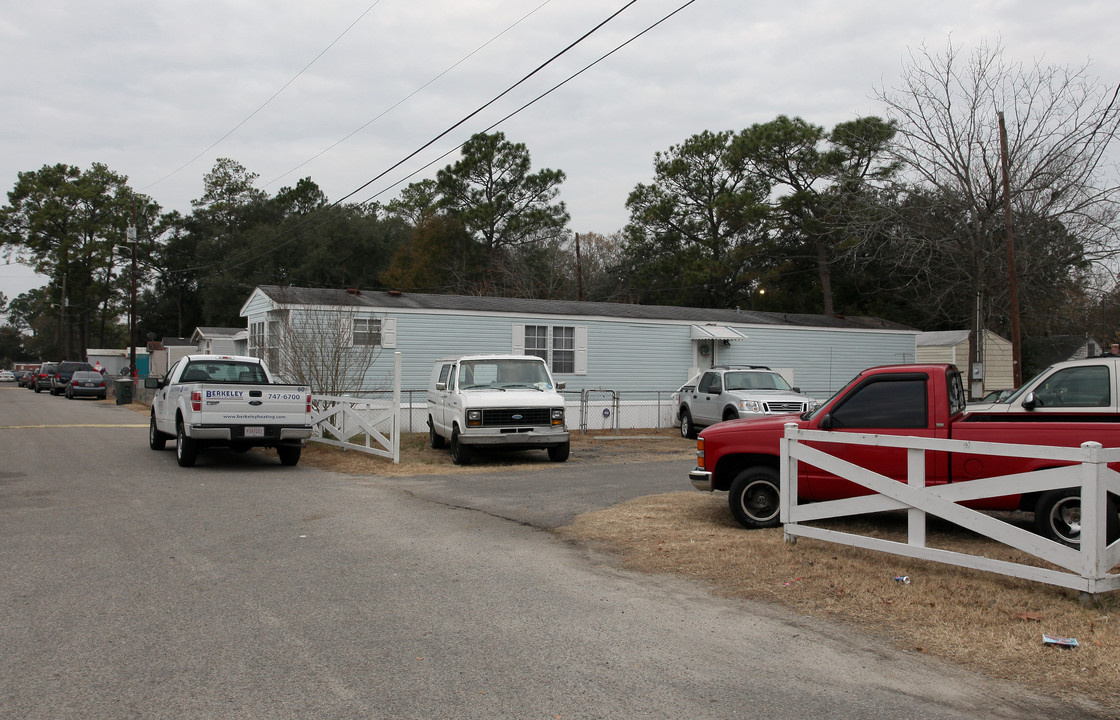 5917 Loftis Rd in Charleston, SC - Building Photo