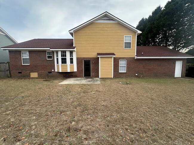 630 Connaly Dr in Hope Mills, NC - Foto de edificio - Building Photo