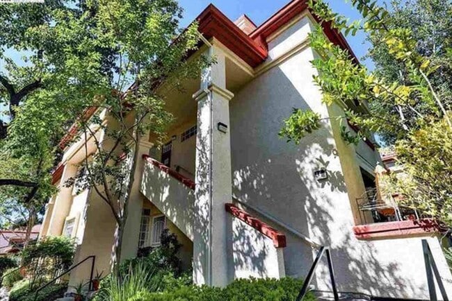 6986 Stagecoach Rd, Unit E in Dublin, CA - Foto de edificio - Building Photo