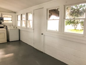 12852 Florida Ave in Astatula, FL - Foto de edificio - Building Photo