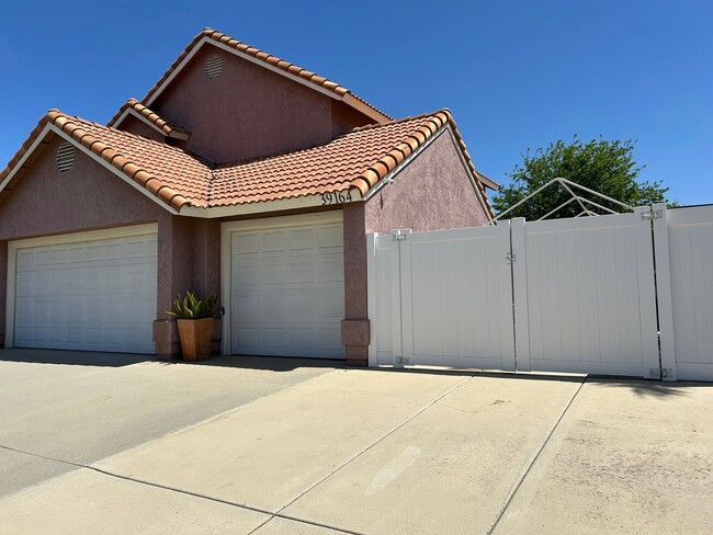 39164 Silktree Dr in Murrieta, CA - Foto de edificio - Building Photo
