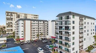 650 N Atlantic Ave in Cocoa Beach, FL - Building Photo