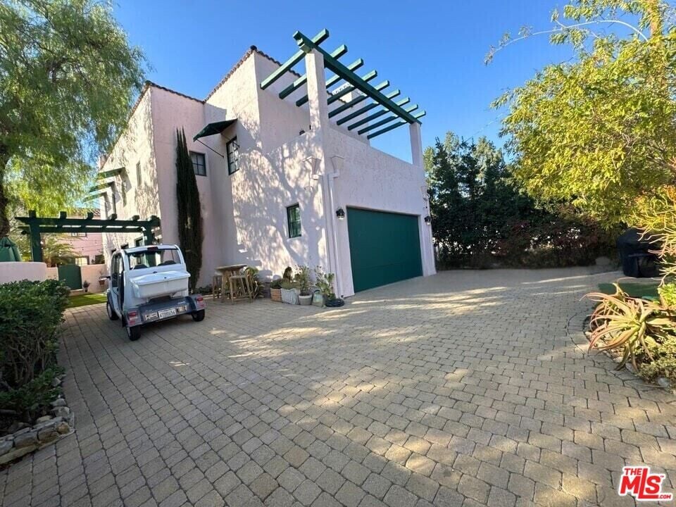 202 Canada St in Ojai, CA - Building Photo