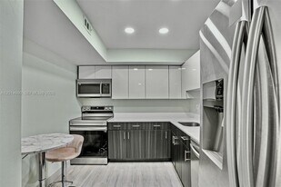 501 Three Islands Boulevard in Hallandale Beach, FL - Building Photo