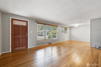 19515 Fremont Ave N in Shoreline, WA - Building Photo - Building Photo