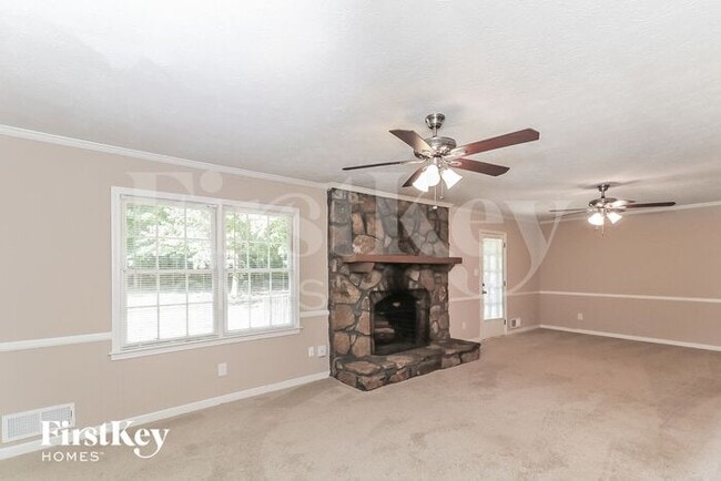 2835 Twin Springs Dr in Snellville, GA - Foto de edificio - Building Photo