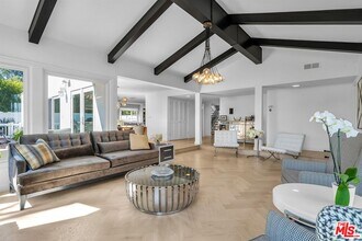 2324 Banyan Dr in Los Angeles, CA - Building Photo - Building Photo