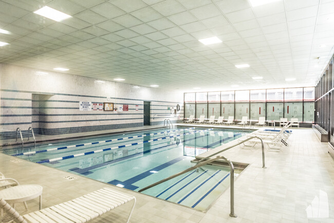 211 E Ohio St, Unit 618 in Chicago, IL - Building Photo - Building Photo