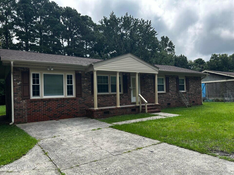 158 Old 30 Rd in Jacksonville, NC - Building Photo