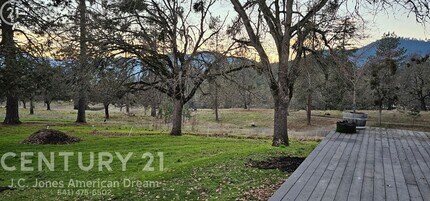 605 Missouri Flat Rd in Grants Pass, OR - Building Photo - Building Photo