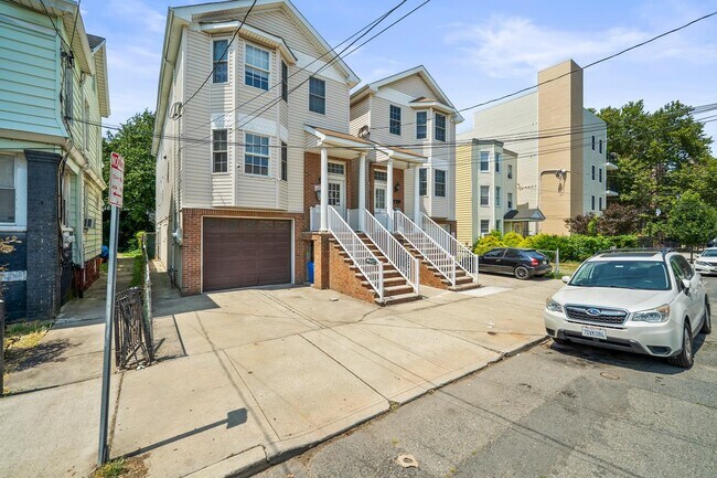 57 Storms Ave in Jersey City, NJ - Building Photo - Building Photo
