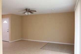 16111 Aspenglenn Dr, Unit 609 in Houston, TX - Building Photo - Building Photo