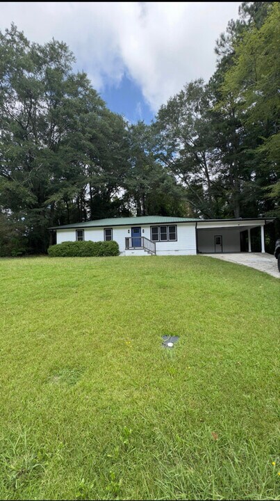 4274 Pineview Dr in Powder Springs, GA - Building Photo