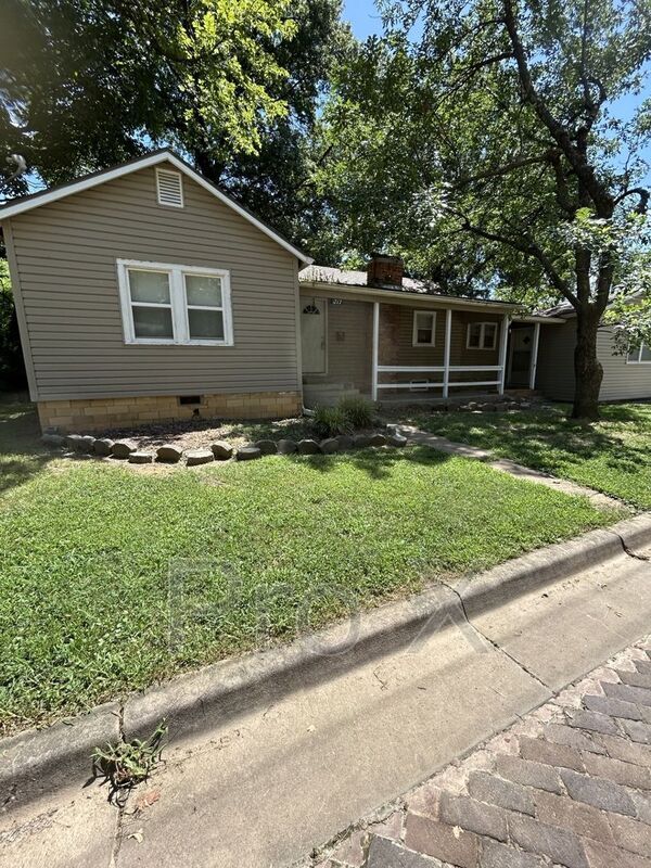 property at 1717 S Walnut St