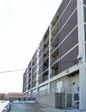 York Tower in Bensenville, IL - Foto de edificio - Building Photo