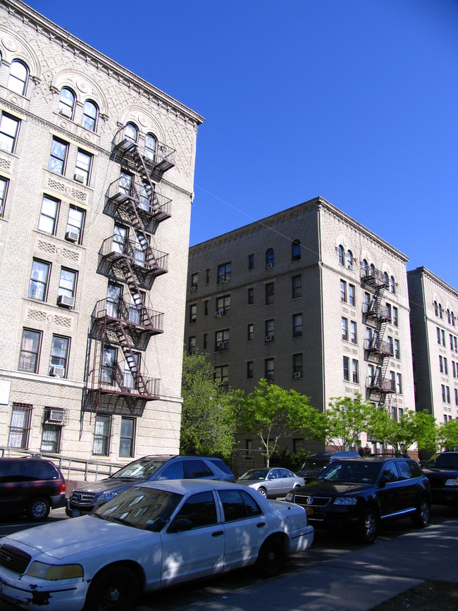 911 Walton Ave in Bronx, NY - Building Photo - Building Photo