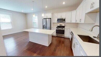 37 Walnut Pl in Newton, MA - Building Photo - Building Photo