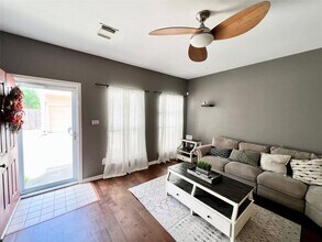 2225 Naomi St in Houston, TX - Building Photo - Building Photo