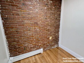 47 Cameron St, Unit 1 in Brookline, MA - Foto de edificio - Building Photo