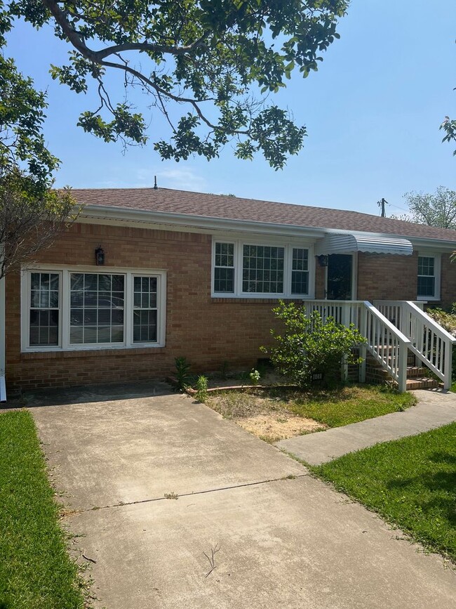 8450 Radnor Rd in Norfolk, VA - Building Photo - Building Photo