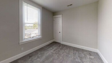 6800 Dunbar Rd in Dundalk, MD - Building Photo - Building Photo