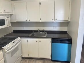 400 Village Green Cir W in Palm Springs, FL - Building Photo - Building Photo