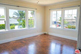 1353 W 49th St in Los Angeles, CA - Building Photo - Building Photo