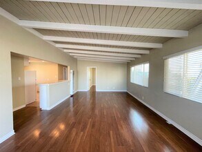 1066 Hingham Ln in Ventura, CA - Building Photo - Building Photo