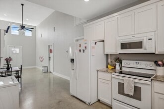 709 Maple St in Commerce, TX - Foto de edificio - Building Photo