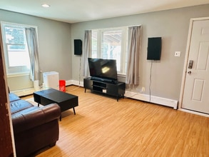 4384 Crescent Dr in Niagara Falls, NY - Building Photo - Building Photo