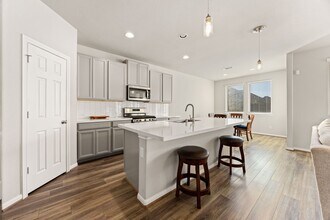 9415 Summer River Dr in Richmond, TX - Building Photo - Building Photo