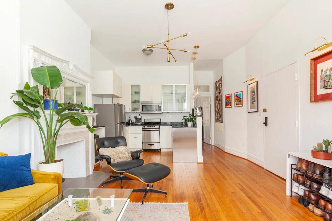 1709 New Hampshire Ave NW in Washington, DC - Building Photo