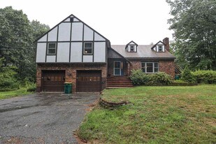 63 Mill Rd in Kingston, NH - Building Photo