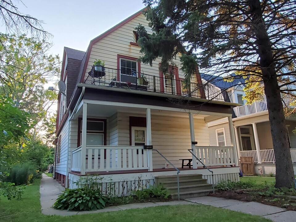 3215 N Humboldt BLVD in Milwaukee, WI - Foto de edificio