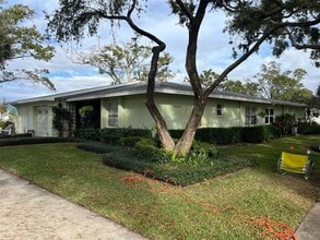 2833 Orange Tree Cir N in Palm Harbor, FL - Building Photo - Building Photo