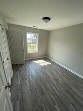 1245 Bluebird Rd in Lebanon, TN - Foto de edificio - Building Photo
