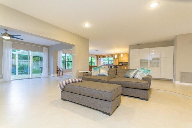 6986 Calle Del Paz W in Boca Raton, FL - Building Photo - Building Photo