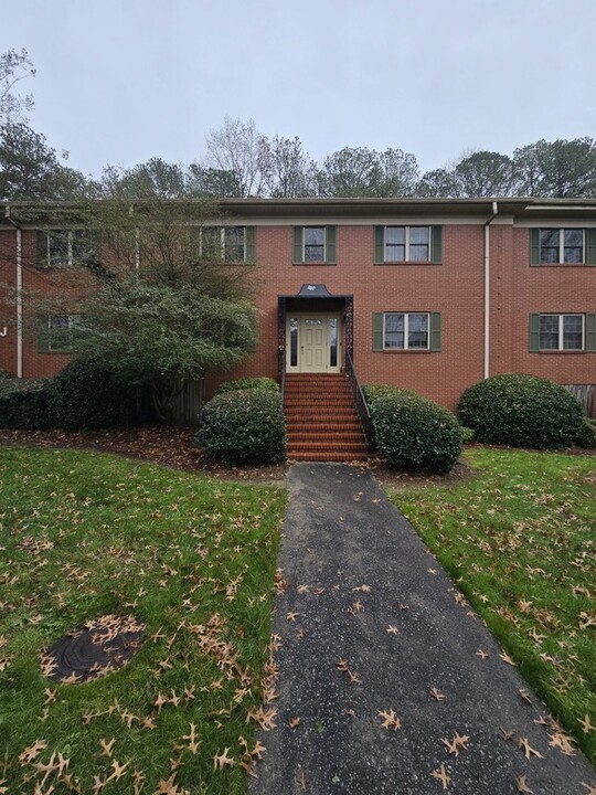 430 Lindbergh Drive NE in Atlanta, GA - Building Photo