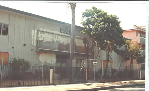 Orozco Villas in North Hills, CA - Foto de edificio - Building Photo