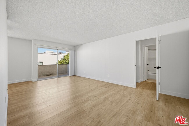 1352 S Carmelina Ave in Los Angeles, CA - Building Photo - Building Photo