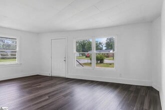 111 N Bell St in Clinton, SC - Building Photo - Building Photo